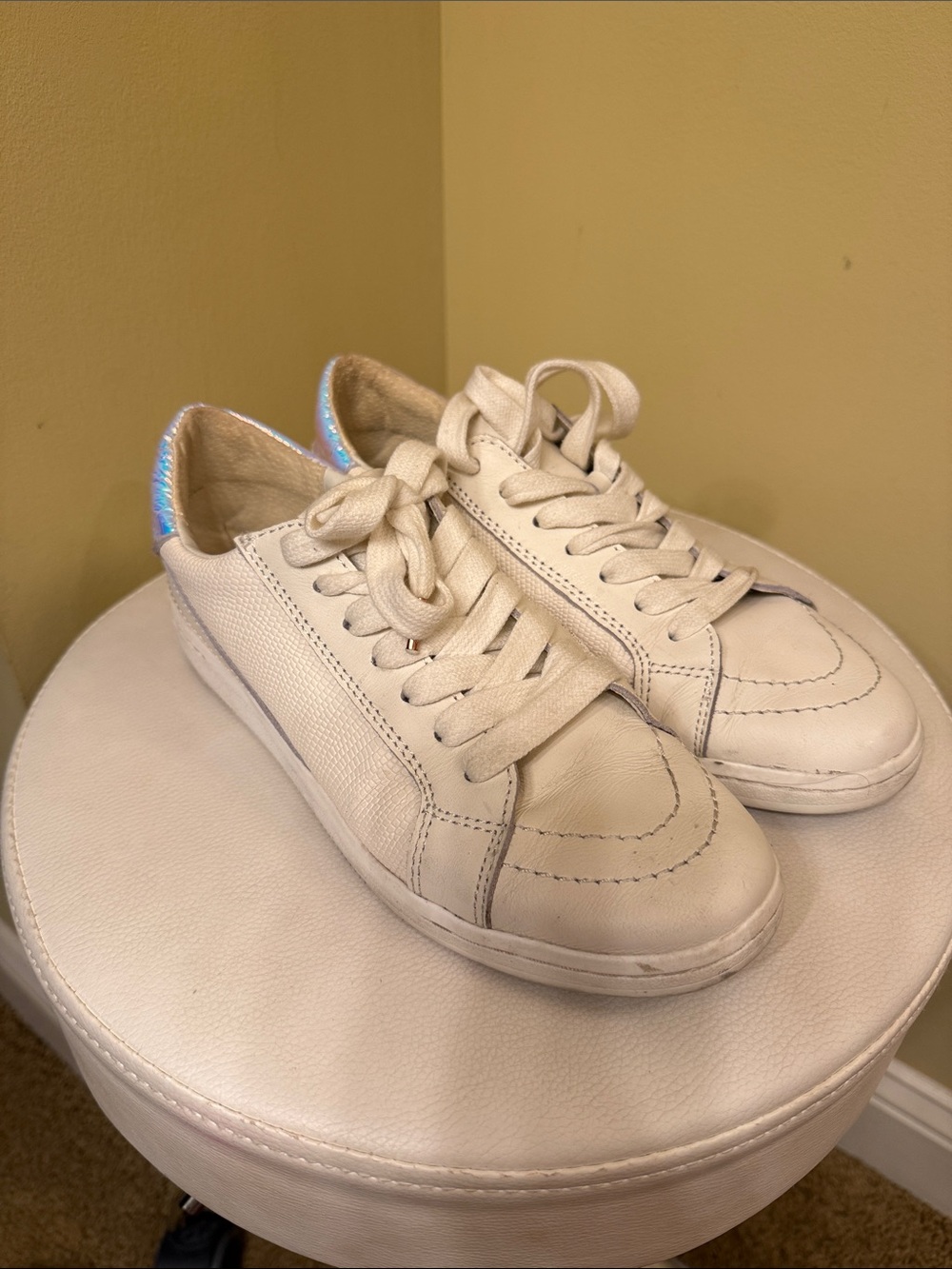 Dolce Vita Cream White Low-Top Lace-Up Sneakers